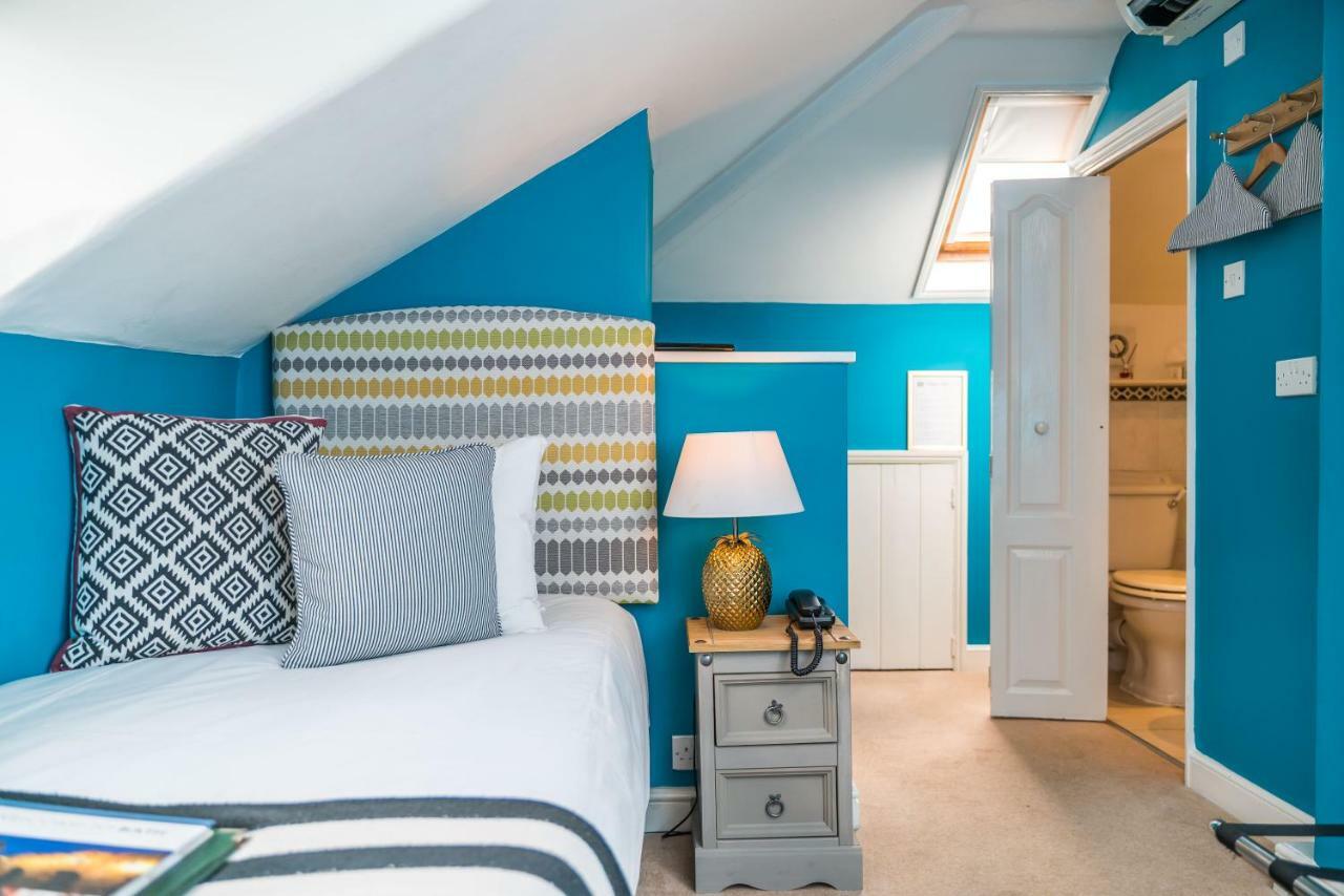 Oldfields House Bed & Breakfast Бат Стая снимка